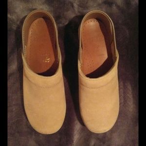 Dansko micro suede biege clogs, 38